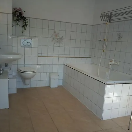 Apartment In Haenichen Mit Garten *